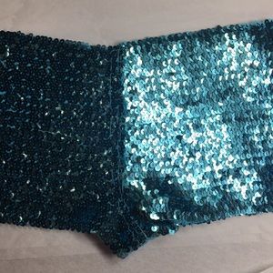 Stretchy sequin shorts !